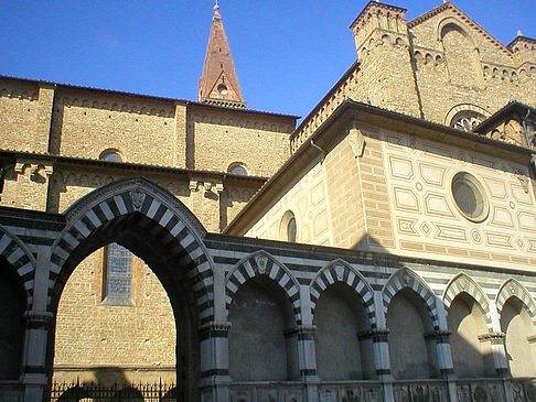  Bild Attraktion  Das Kloster Santa Maria Novella  besitzt drei Kreuzgänge